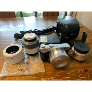 ニコン(Nikon)のNIKON  J5  トリプルレンズ付き　USED(ミラーレス一眼)