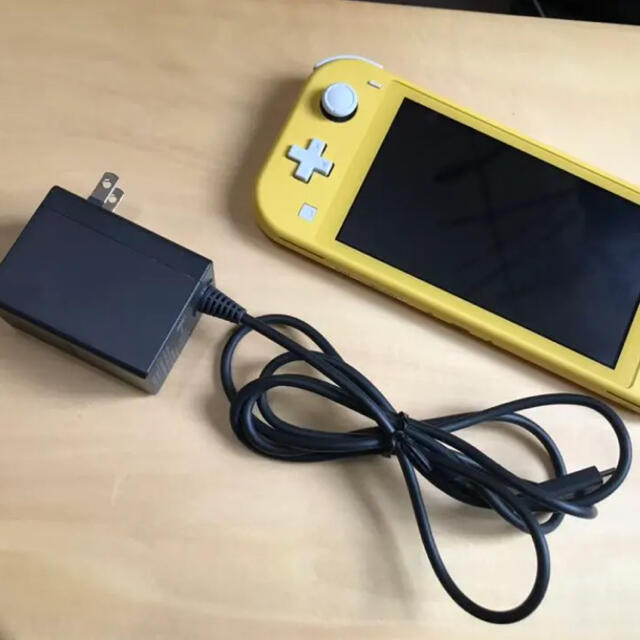 Nintendo switch lite ニンテンドースイッチ　ライト　イエロー