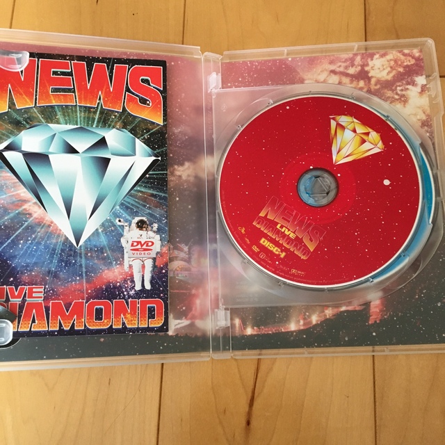 NEWS(ニュース)のNEWS　LIVE　DIAMOND DVD他２点.お値下げしました。 エンタメ/ホビーのDVD/ブルーレイ(ミュージック)の商品写真