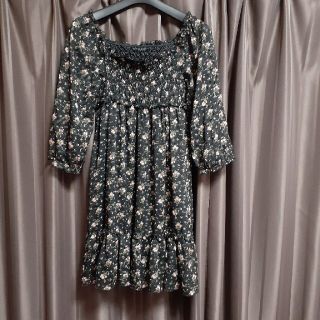 ブラウニービー(Brownie bee)の120.ブラウニービーの花柄のワンピース👗(ひざ丈ワンピース)