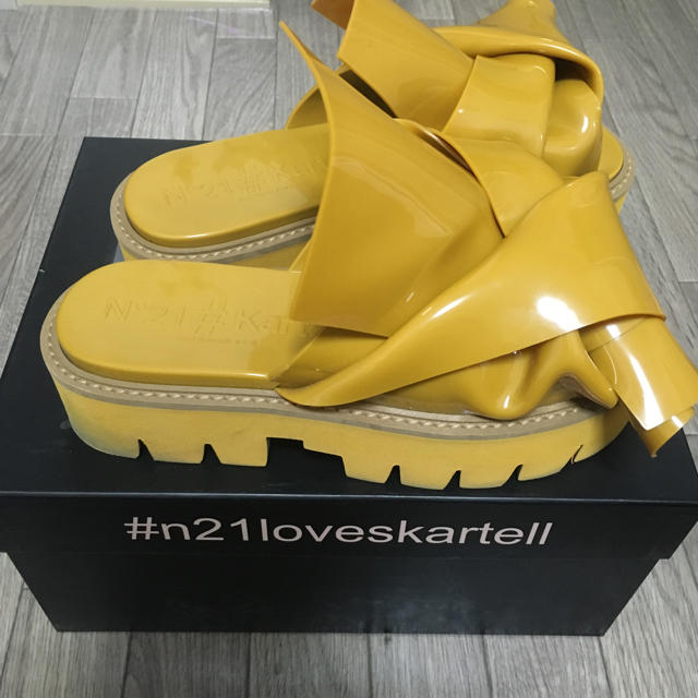 N°21(ヌメロヴェントゥーノ)のN°21 #kartell サンダル レディースの靴/シューズ(サンダル)の商品写真