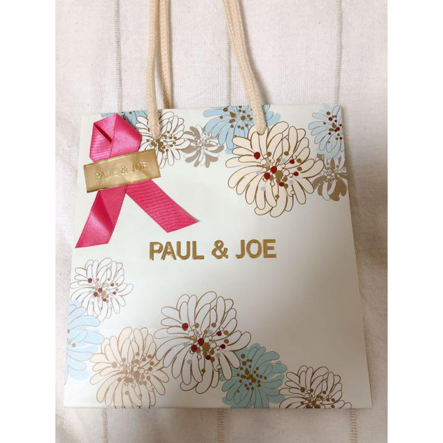 PAUL & JOE(ポールアンドジョー)の値下げ　ポールアンドジョー ドラえもん リップリップスティック 004 おまけ付 コスメ/美容のベースメイク/化粧品(口紅)の商品写真