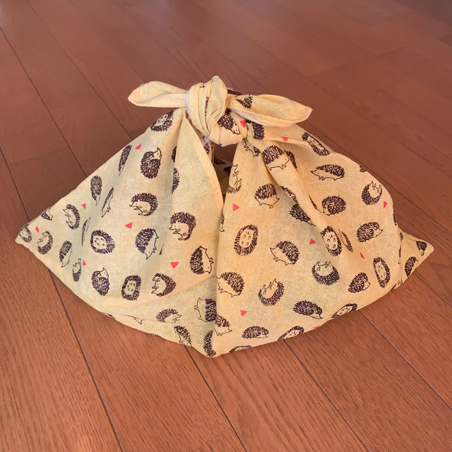 あづま袋　ハリネズミ黄 ハンドメイドのファッション小物(バッグ)の商品写真