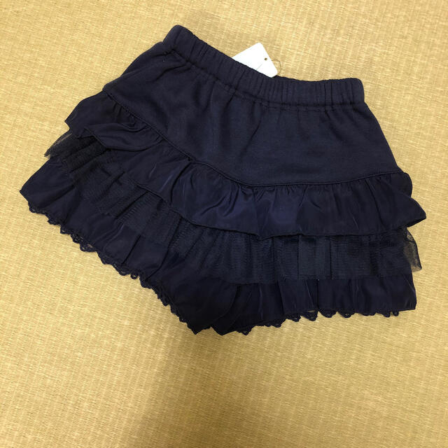 3can4on(サンカンシオン)の新品　サンカンシオン　フリルショートパンツ　100 キッズ/ベビー/マタニティのキッズ服女の子用(90cm~)(パンツ/スパッツ)の商品写真