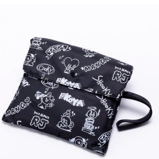 防弾少年団(BTS)(ボウダンショウネンダン)の♥yuka様専用♥ BT21エコバッグブラック2個+缶バッジ2個セット レディースのバッグ(エコバッグ)の商品写真