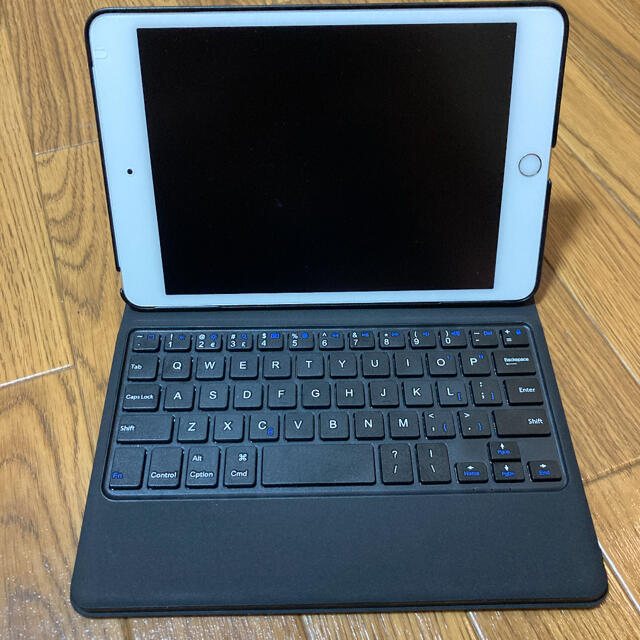 iPad mini4 16GB docomoモデル キーボードケース付き タブレット