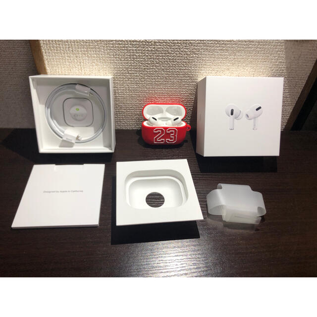 Apple(アップル)のAirPods pro 『箱・付属品付き』 スマホ/家電/カメラのオーディオ機器(ヘッドフォン/イヤフォン)の商品写真