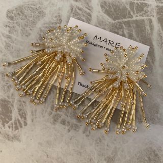 ビーズシャワーピアス／イヤリング(ピアス)