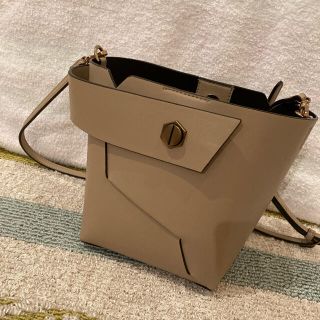 チャールズアンドキース(Charles and Keith)のチャールズアンドキース(ショルダーバッグ)