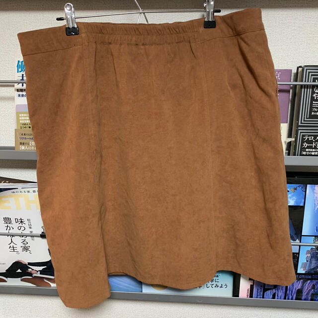 15スカート  ベージュ　ブラウン　4L 大きいサイズ レディースのスカート(ひざ丈スカート)の商品写真