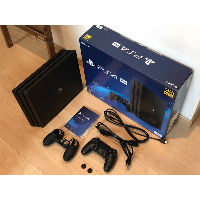 PlayStation4(プレイステーション4)の美品　おまけ付　SONY PS4 Pro 本体 CUH-7100BB01 エンタメ/ホビーのゲームソフト/ゲーム機本体(家庭用ゲーム機本体)の商品写真