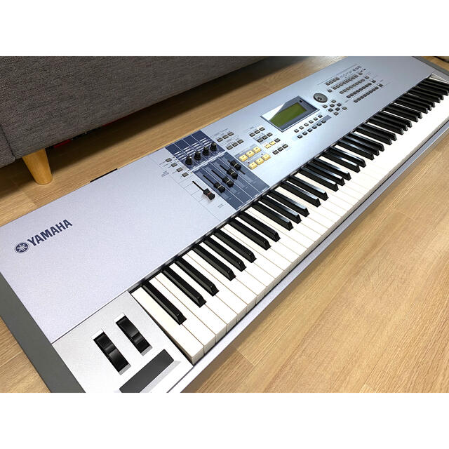 YAMAHA MOTIF ES8