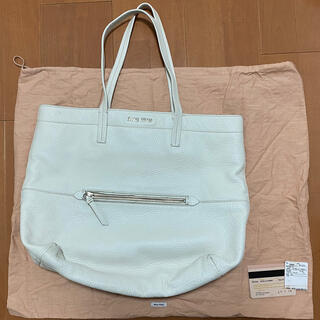 ミュウミュウ(miumiu)の専用　miumiu ホワイト　レザートートバッグ　保存袋&ギャランティカード付属(トートバッグ)