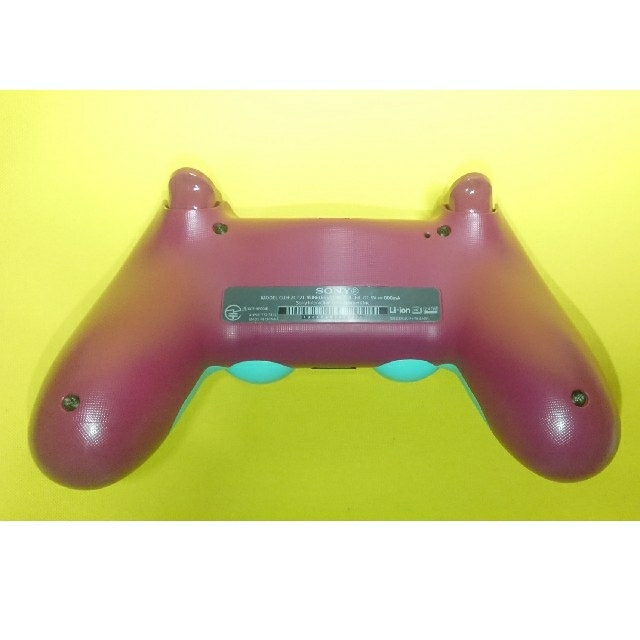 PlayStation4(プレイステーション4)のPS4 デュアルショック CUH-ZCT2J 限定カラー ベリーブルー エンタメ/ホビーのゲームソフト/ゲーム機本体(家庭用ゲーム機本体)の商品写真