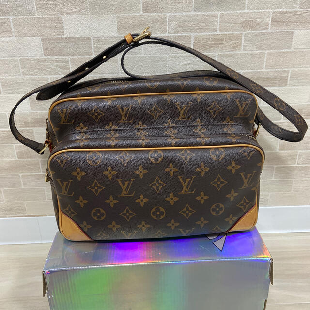 LV ショルダーバッグ