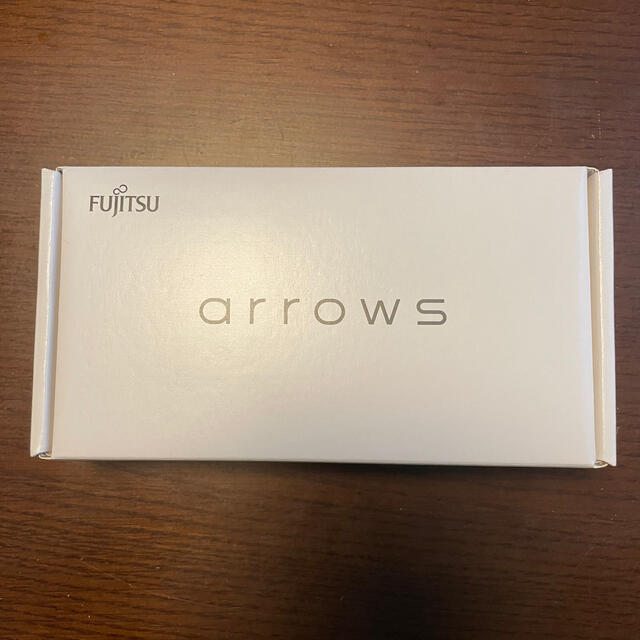 新品未使用　arrows RX ホワイト 32 GB スマホ/家電/カメラのスマートフォン/携帯電話(スマートフォン本体)の商品写真