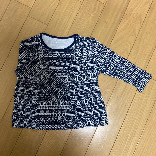 UNIQLO(ユニクロ)の80 雪柄ロンT キッズ/ベビー/マタニティのベビー服(~85cm)(Ｔシャツ)の商品写真