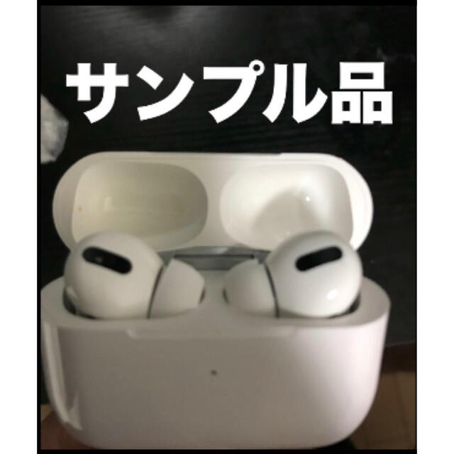 Apple(アップル)のAirpods pro デザイン　ワイヤレス　イヤフォン　白 スマホ/家電/カメラのオーディオ機器(ヘッドフォン/イヤフォン)の商品写真