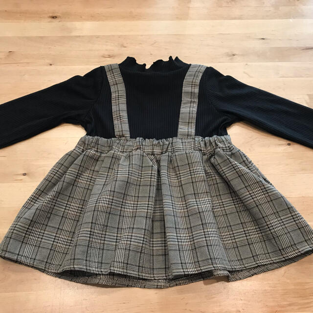 西松屋(ニシマツヤ)の長袖シャツ　100cm 女の子 キッズ/ベビー/マタニティのキッズ服女の子用(90cm~)(Tシャツ/カットソー)の商品写真