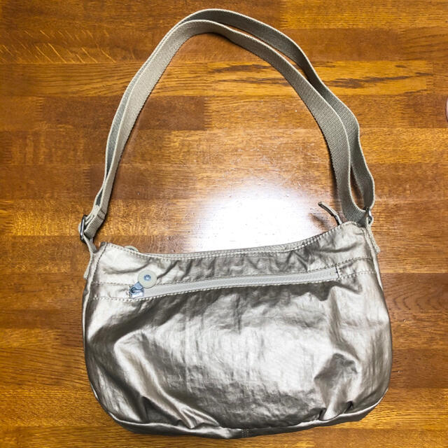 キプリング　ショルダーバッグ　シャンパンゴールド レディースのバッグ(ショルダーバッグ)の商品写真
