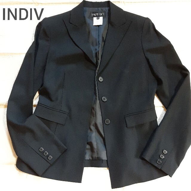 INDIVI(インディヴィ)のINDIV ジャケット 黒 サイズ40(L) レディースのジャケット/アウター(テーラードジャケット)の商品写真