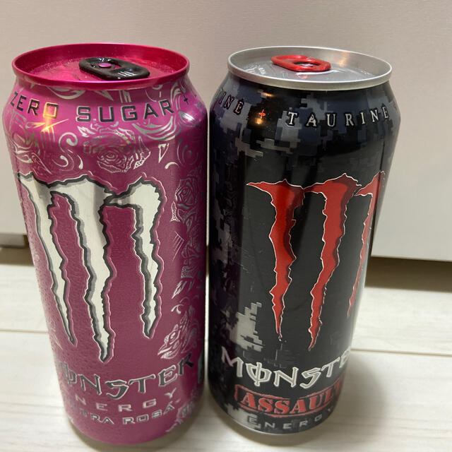 モンスターエナジー ウルトラローザ アサルト 食品/飲料/酒の飲料(ソフトドリンク)の商品写真