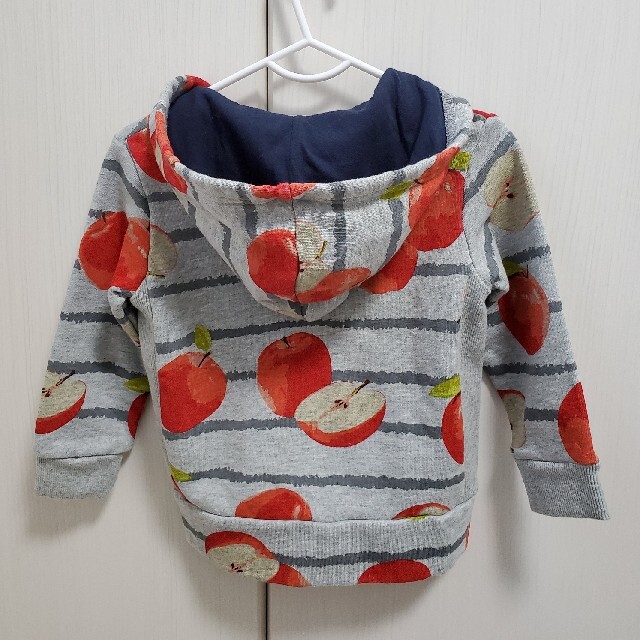 hakka baby(ハッカベビー)のhakka baby リンゴプリントパーカー90 キッズ/ベビー/マタニティのキッズ服女の子用(90cm~)(ジャケット/上着)の商品写真