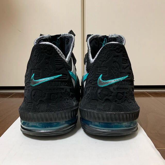 NIKE(ナイキ)のLEBRON 16 LOW AC メンズの靴/シューズ(スニーカー)の商品写真