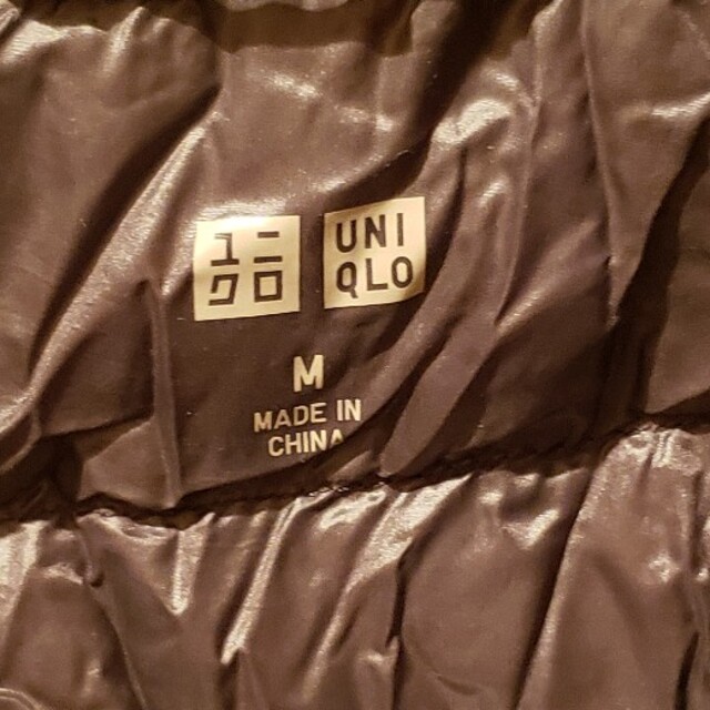 UNIQLO(ユニクロ)のウルトラライトダウン ベスト ブラウン メンズのジャケット/アウター(ダウンベスト)の商品写真