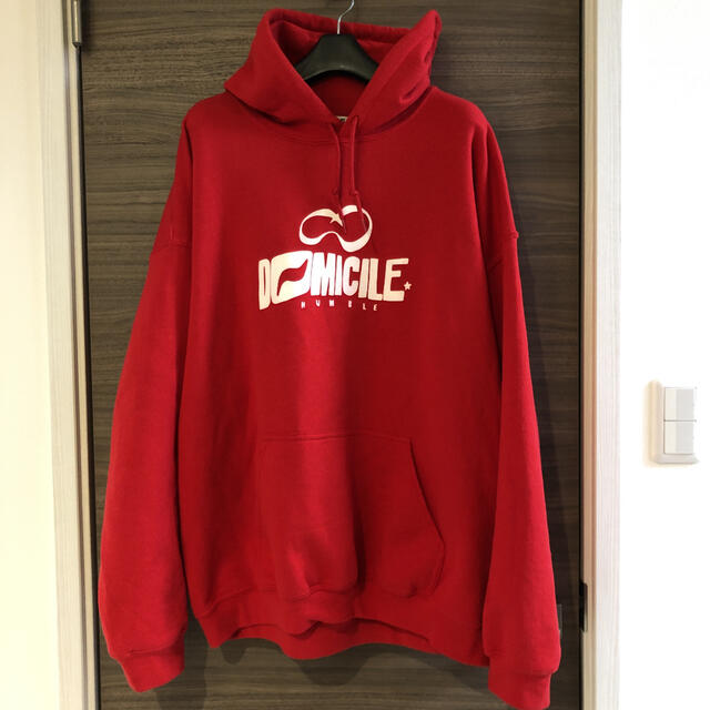 Supreme(シュプリーム)のドミサイル東京　プルオーバーパーカー　ロゴ　赤 メンズのトップス(パーカー)の商品写真