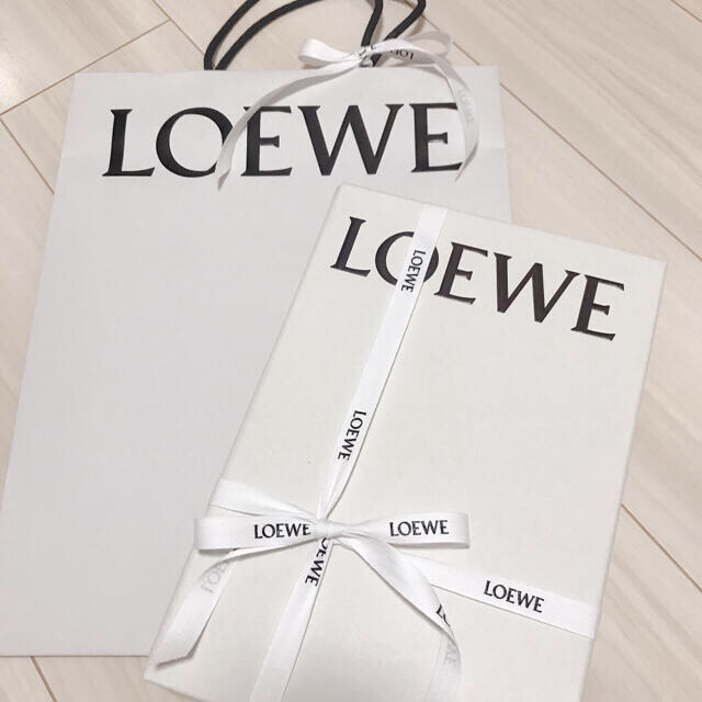 LOEWE(ロエベ)のロエベ　カシミアマフラー　アイボリー レディースのファッション小物(マフラー/ショール)の商品写真