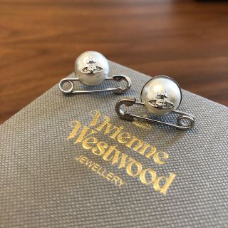 ヴィヴィアンウエストウッド(Vivienne Westwood)のVivienne Westwood セーフティーピンパールピアス(ピアス)