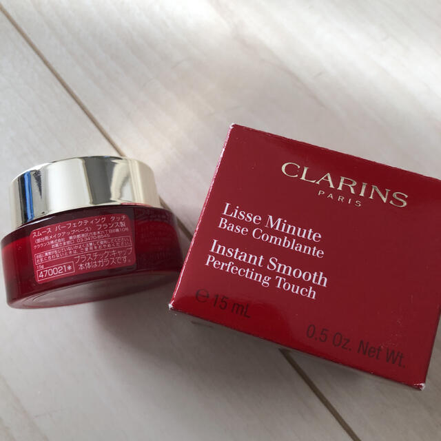 CLARINS(クラランス)の新品未使用　クラランス　スムース パーフェクティング タッチ コスメ/美容のベースメイク/化粧品(化粧下地)の商品写真