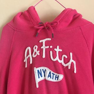 アバクロンビーアンドフィッチ(Abercrombie&Fitch)のAbercrombie and Fitch ピンクパーカー(パーカー)