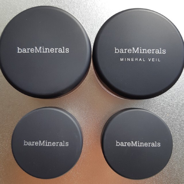 bareMinerals(ベアミネラル)の【新品】ベアミネラル４点セット コスメ/美容のベースメイク/化粧品(ファンデーション)の商品写真