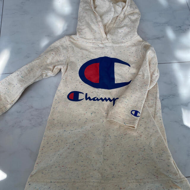 Champion(チャンピオン)のチャンピオン　パーカーワンピース キッズ/ベビー/マタニティのキッズ服女の子用(90cm~)(ワンピース)の商品写真