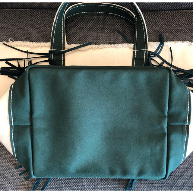 AYAKOサイドフリンジトートバッグMグリーン美品24000円 レディースのバッグ(トートバッグ)の商品写真