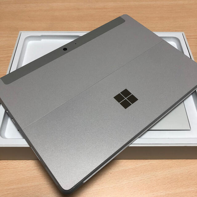 Microsoft(マイクロソフト)の【美品】Surface Go 128 GB 8GB WiFi タイプカバー付 スマホ/家電/カメラのPC/タブレット(ノートPC)の商品写真