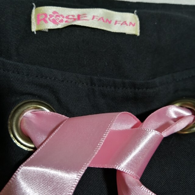 ROSE FANFAN(ローズファンファン)のローズ　ファンファン　黒スカートピンクリボン付き キッズ/ベビー/マタニティのキッズ服女の子用(90cm~)(スカート)の商品写真