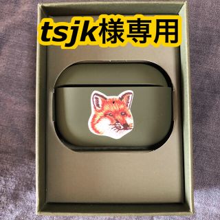 メゾンキツネ(MAISON KITSUNE')のNU AirPods PRO case カーキ(その他)