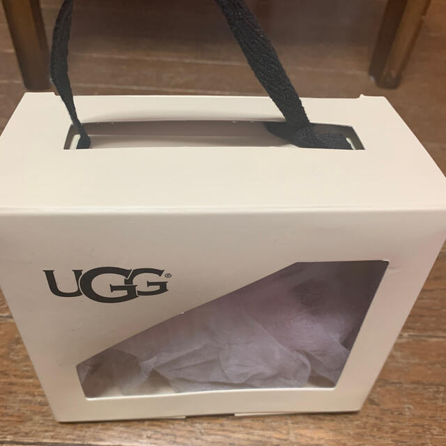 UGG(アグ)のUGGベビー ファーサンダル キッズ/ベビー/マタニティのベビー靴/シューズ(~14cm)(サンダル)の商品写真