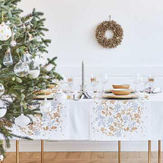 ザラホーム(ZARA HOME)の新品✨ZARA HOME クリスマス　テーブルランナー(テーブル用品)