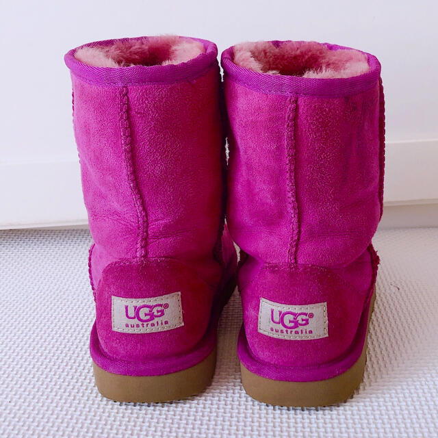 UGG(アグ)の★UGG★キッズ★ムートンブーツ★パープル★19cm キッズ/ベビー/マタニティのキッズ靴/シューズ(15cm~)(ブーツ)の商品写真