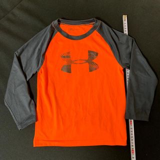 アンダーアーマー(UNDER ARMOUR)のアンダーアーマー UNDERARMOUR 長袖シャツロンTサイズ5 値下即買NG(Tシャツ/カットソー)