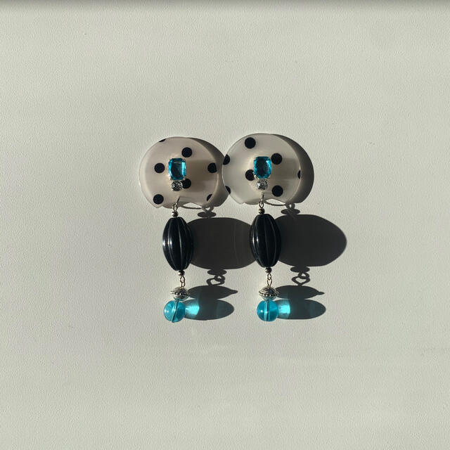 Santa Monica(サンタモニカ)のblue black bijou pierce ハンドメイドのアクセサリー(ピアス)の商品写真