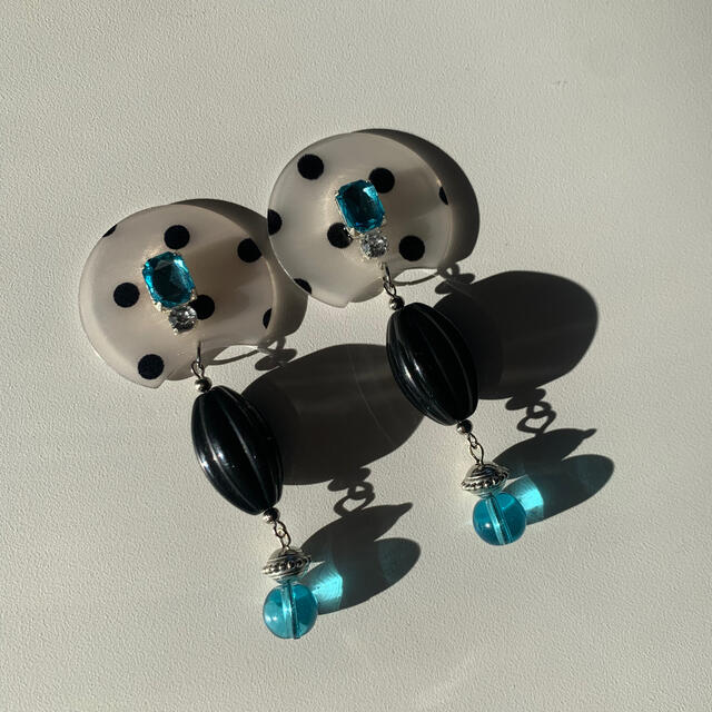 Santa Monica(サンタモニカ)のblue black bijou pierce ハンドメイドのアクセサリー(ピアス)の商品写真