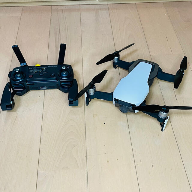 DJI MAVIC AIR FLY MORE COMBO エンタメ/ホビーのおもちゃ/ぬいぐるみ(ホビーラジコン)の商品写真