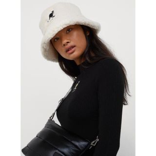 エイチアンドエム(H&M)のH&M KANGOL コラボ　フェイクシアリングバケットハット(ハット)