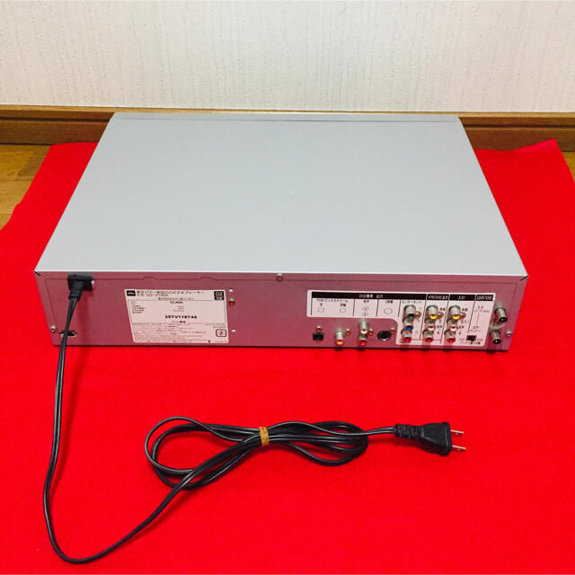 東芝(トウシバ)のビデオデッキ 東芝 TOSHIBA VHS DVD 一体型プレーヤー 動作品 スマホ/家電/カメラのテレビ/映像機器(その他)の商品写真