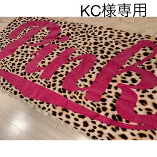 ヴィクトリアズシークレット(Victoria's Secret)のヴィクトリアシークレット タオル pink ヒョウ柄 ピンク vc バスタオル (タオル/バス用品)